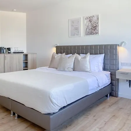 Phaedrus Living: Plateia Suite Brillante Nicosia Exterior photo